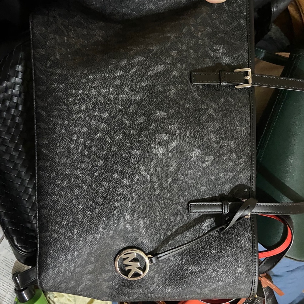 Michael kors jet set tote